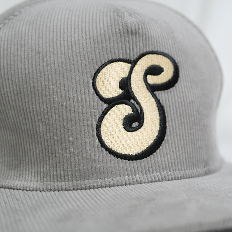 Snapback mit Cord-Emblem